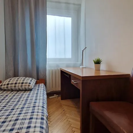 Niebieski Meander Blisko Metra Auberge de jeunesse