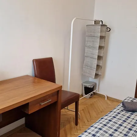 Niebieski Meander Blisko Metra Varşova