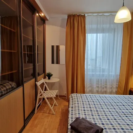 Niebieski Meander Blisko Metra Auberge de jeunesse *