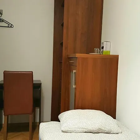 Hostel Niebieski Meander Blisko Metra Warszawa