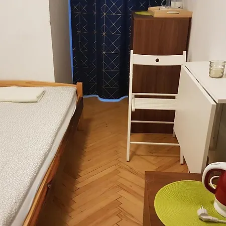 Vandrarhem Niebieski Meander Blisko Metra *