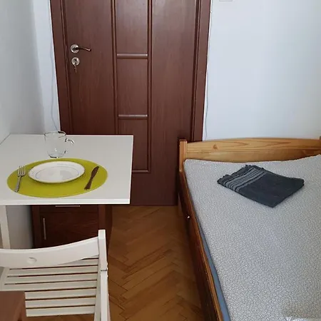Niebieski Meander Blisko Metra بيت شباب *