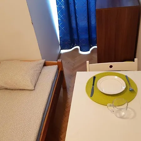 Niebieski Meander Blisko Metra