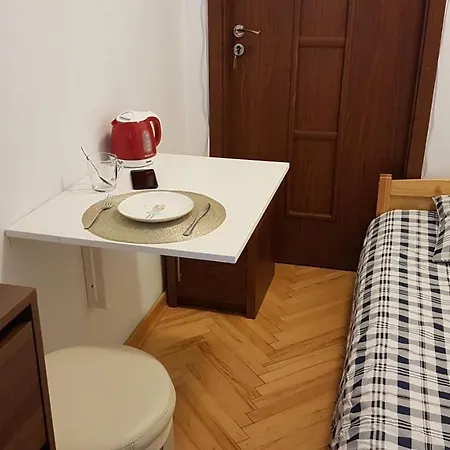 Vandrarhem Niebieski Meander Blisko Metra *