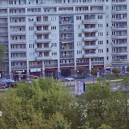 Niebieski Meander Blisko Metra Varşova
