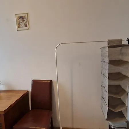 Niebieski Meander Blisko Metra *