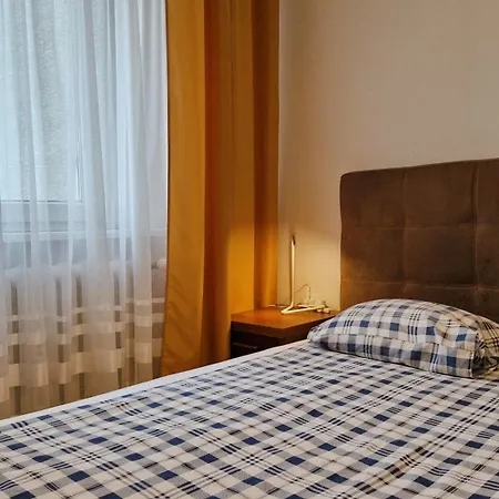 Niebieski Meander Blisko Metra *