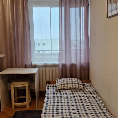 Niebieski Meander Blisko Metra Hostel