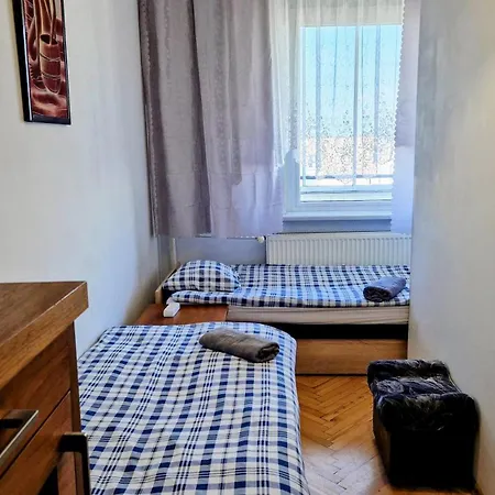 Niebieski Meander Blisko Metra *