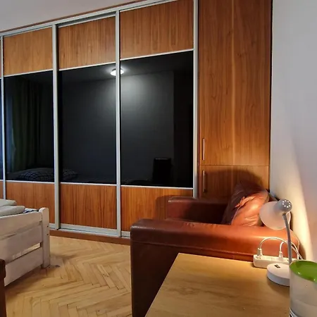 Niebieski Meander Blisko Metra