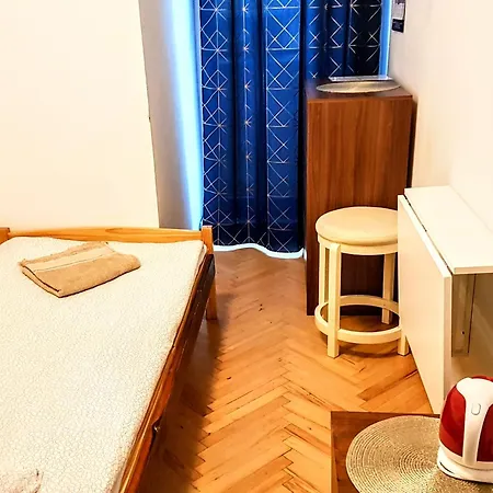 Niebieski Meander Blisko Metra Warszawa