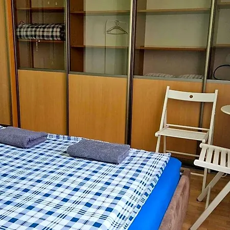 Niebieski Meander Blisko Metra وارسو