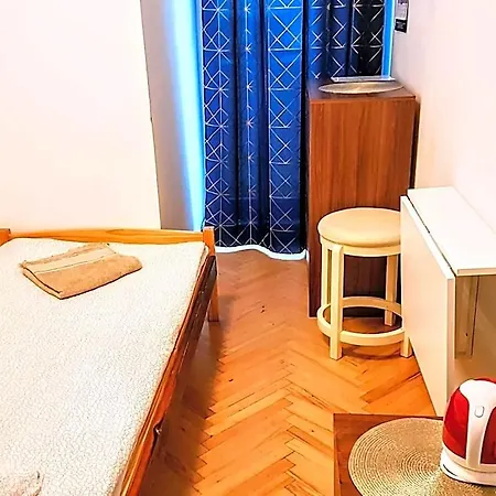 Niebieski Meander Blisko Metra بيت شباب