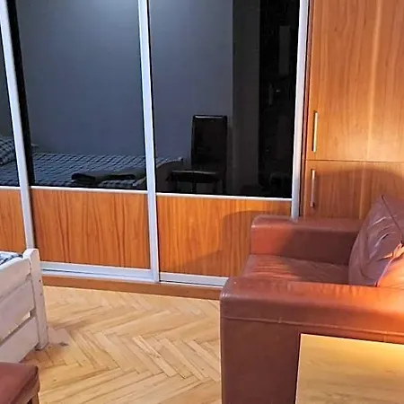 بيت شباب Niebieski Meander Blisko Metra وارسو