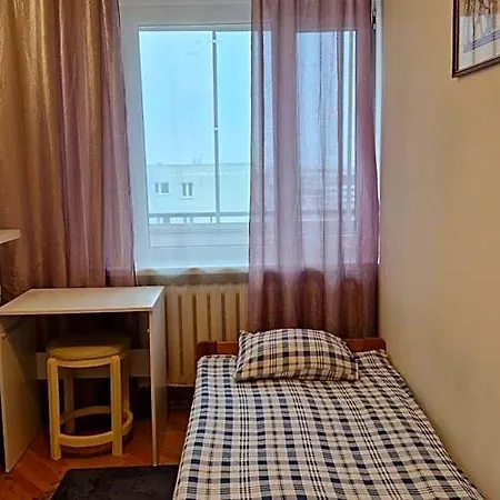 Niebieski Meander Blisko Metra بيت شباب وارسو