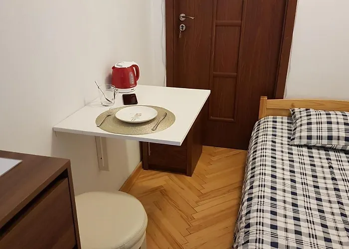 Hostel Niebieski Meander Blisko Metra *