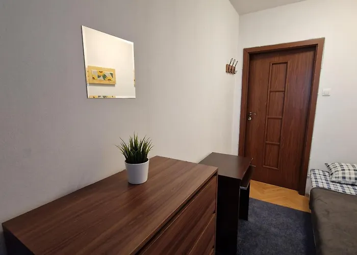 Niebieski Meander Blisko Metra *