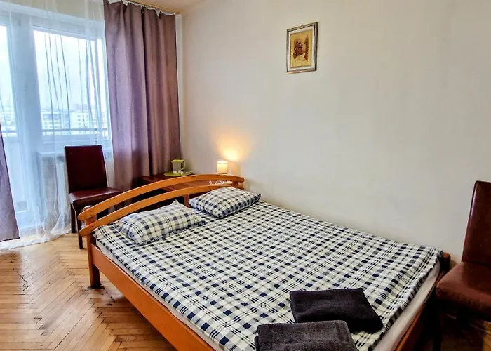 Niebieski Meander Blisko Metra Hostel