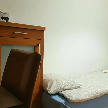 Niebieski Meander Blisko Metra Hostel Varşova